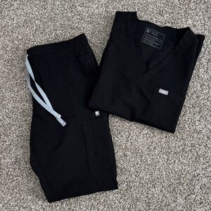 FIGS Black Technical Collection Scrub Set